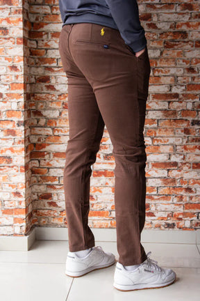 Calça Ralph Lauren de Sarja Chino Stretch Slim Fit - Marrom